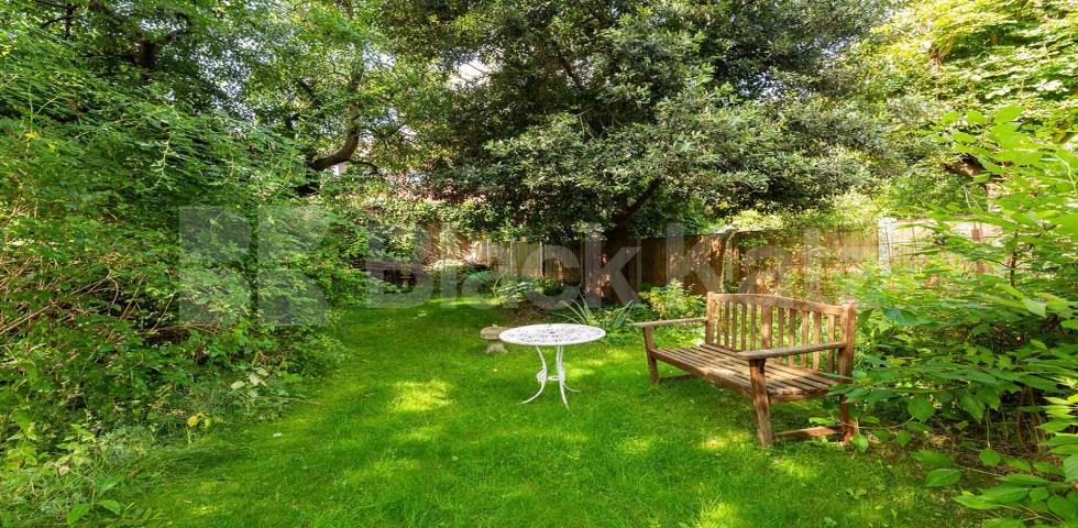 Fantastic two bed in a period house with access to a communal garden Hartham Road, Hillmarton Conservation Area
